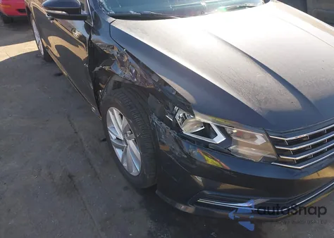 2018 Volkswagen Passat 2.0T Se z USA, uszkodzony, nr VIN 1VWBA7A32JC024708